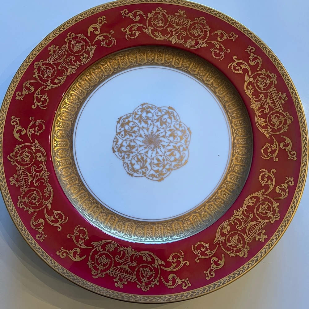 Edgerton Red and Gold Filigree Medallion Dinner Plates
